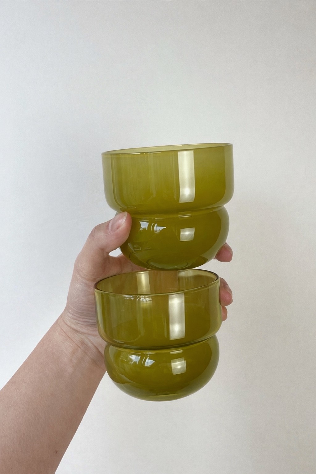 AB6DBCCA-CE69-448D-9E1E-58E57CFD1CD3 SZKLANKI RUNO REGULAR (2szt.) oliwka - obrazek 1