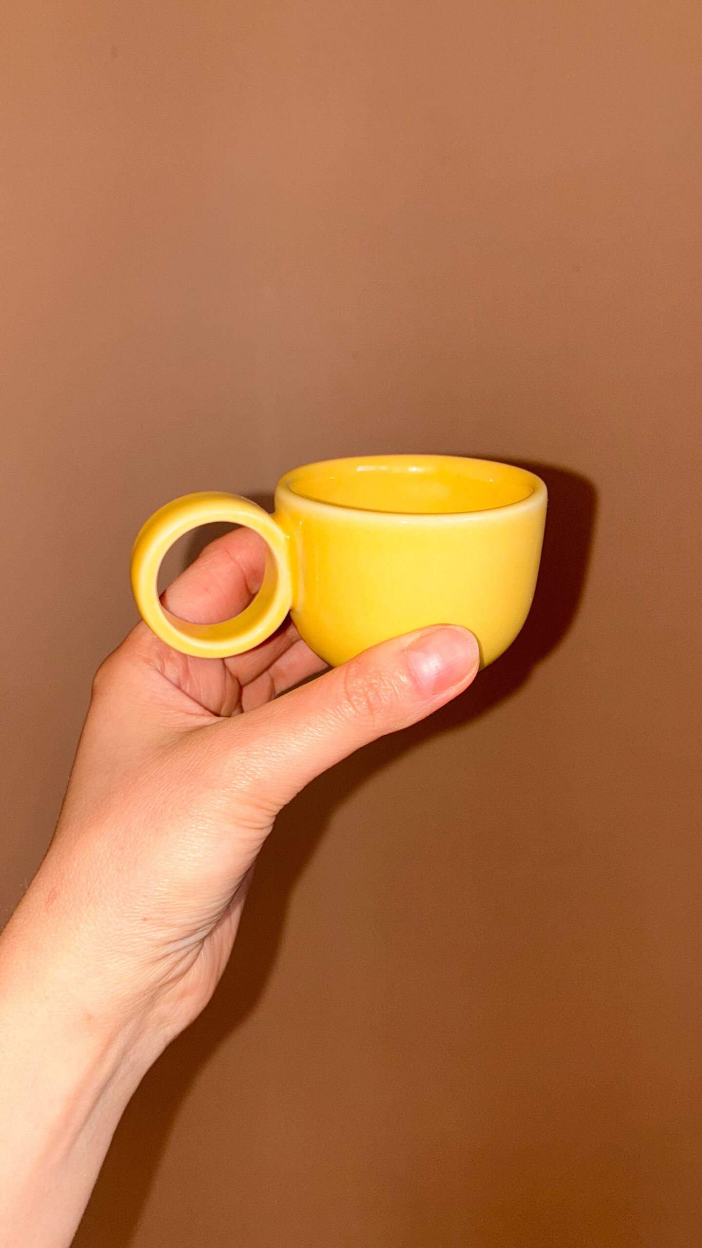 filiżanka do espresso z uchem 60 ml (ciemny budyń)