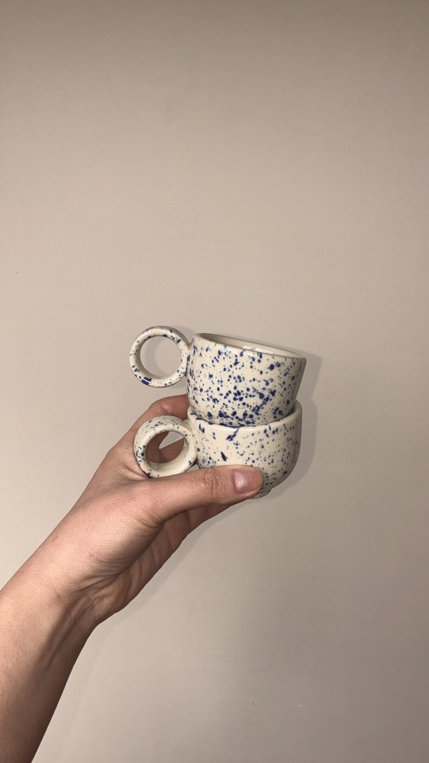 filiżanka do espresso z uchem 60 ml (kobaltowe ciapki)