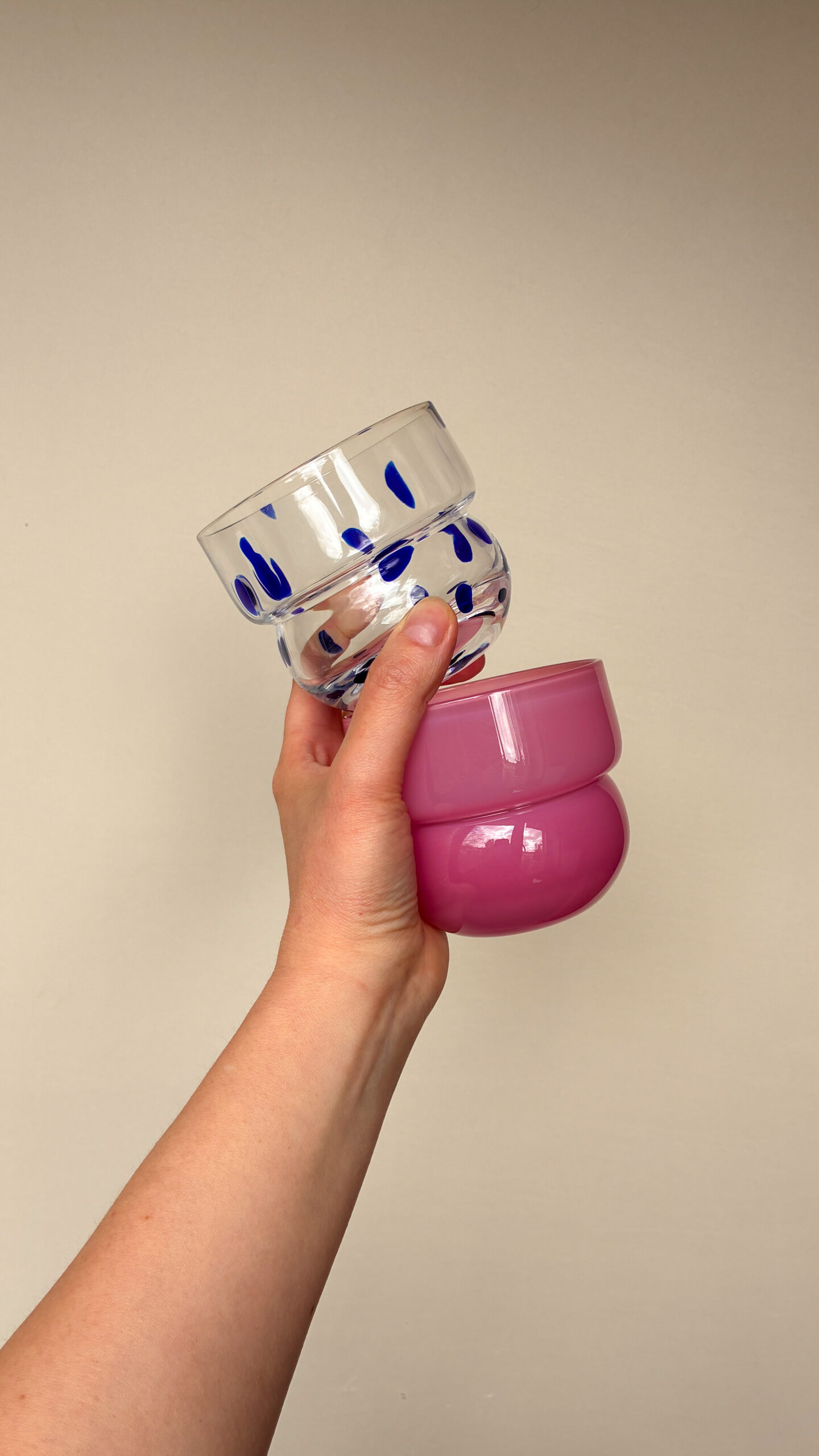 SZKLANKI RUNO MIX REGULAR (2szt.) malina + kobaltowe ciapki