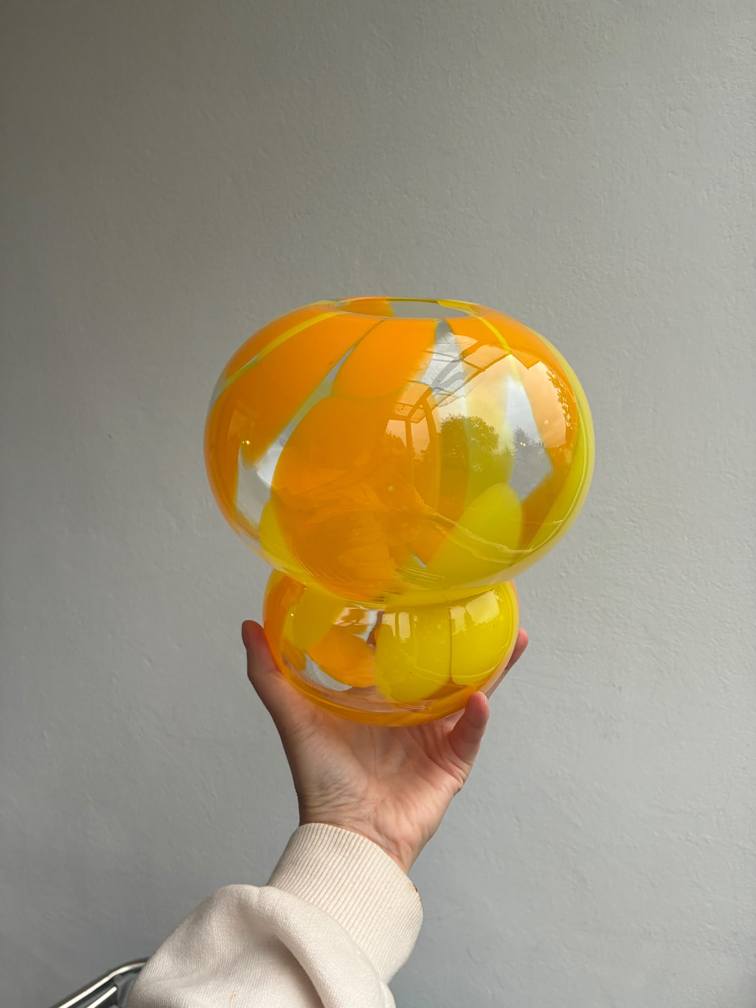 Szklany wazon – plamy pomarańczowo-żółte, 20 cm